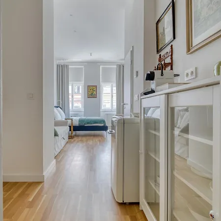 J3 Apartment