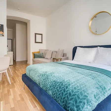 J3 Apartment Prague